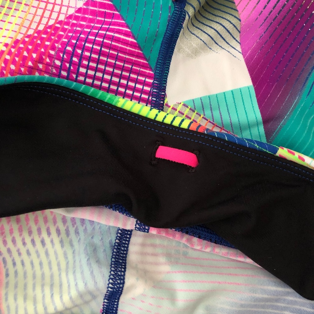 Victoria’s Secret VSX knockout crop leggings - Picture 4 of 6